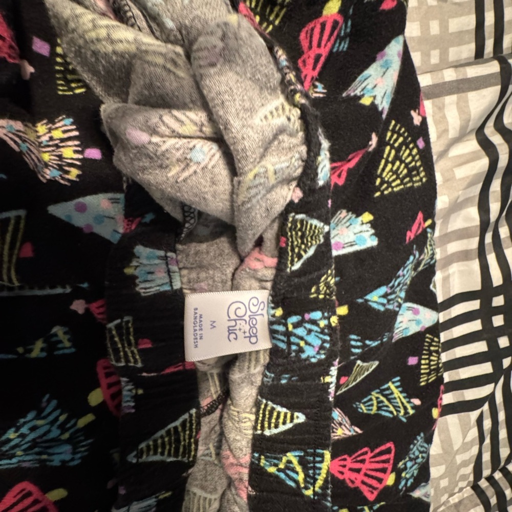 Sleep Chic Fleece Pajama Pants – Christmas Tree Print (M) Tree Patterned Pants - Picture 6 of 8